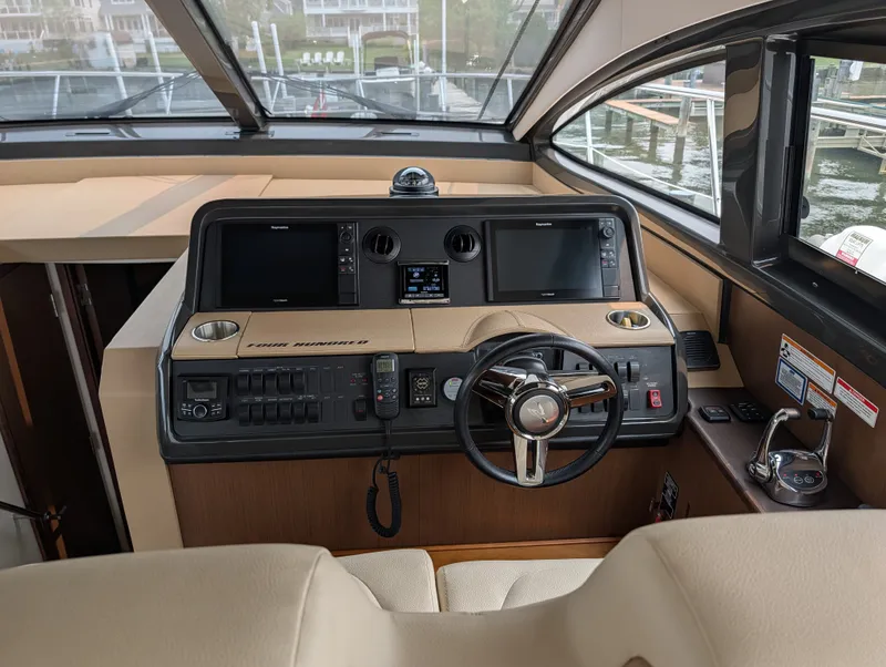 Slide: The Image of Sea Ray Sundancer 400 2017 - 28