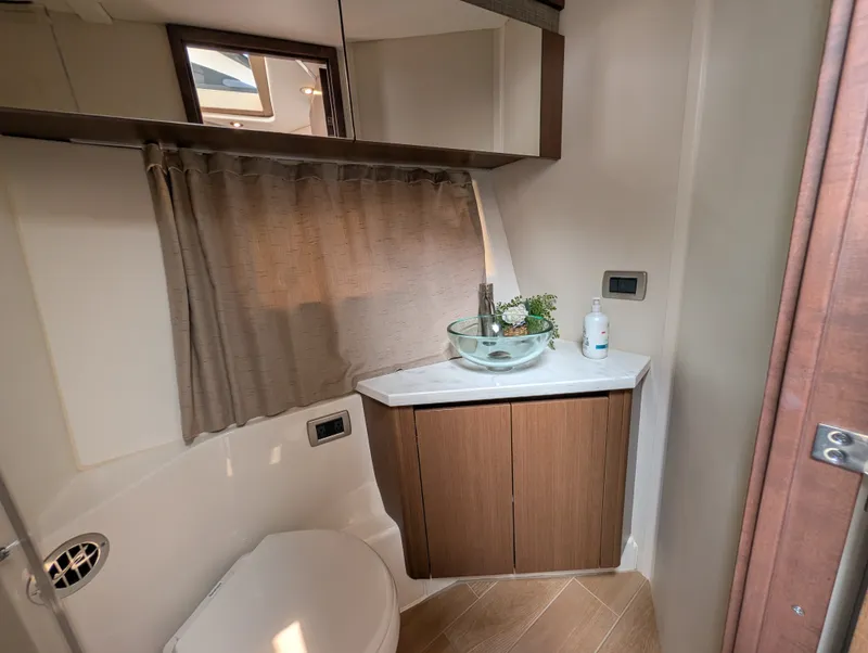 Slide: The Image of Sea Ray Sundancer 400 2017 - 36