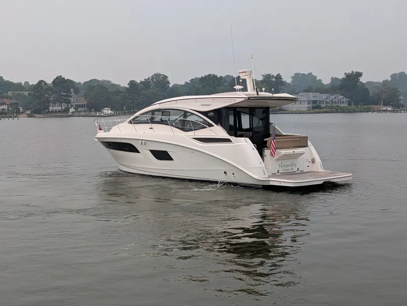 Slide: The Image of Sea Ray Sundancer 400 2017 - 58