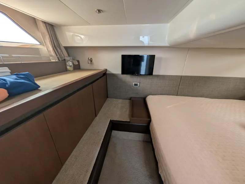 Slide: The Image of Sea Ray Sundancer 400 2017 - 38