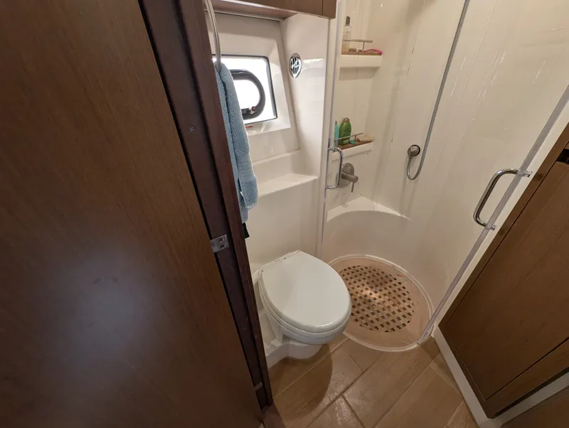 Slide: The Image of Sea Ray Sundancer 400 2017 - 41