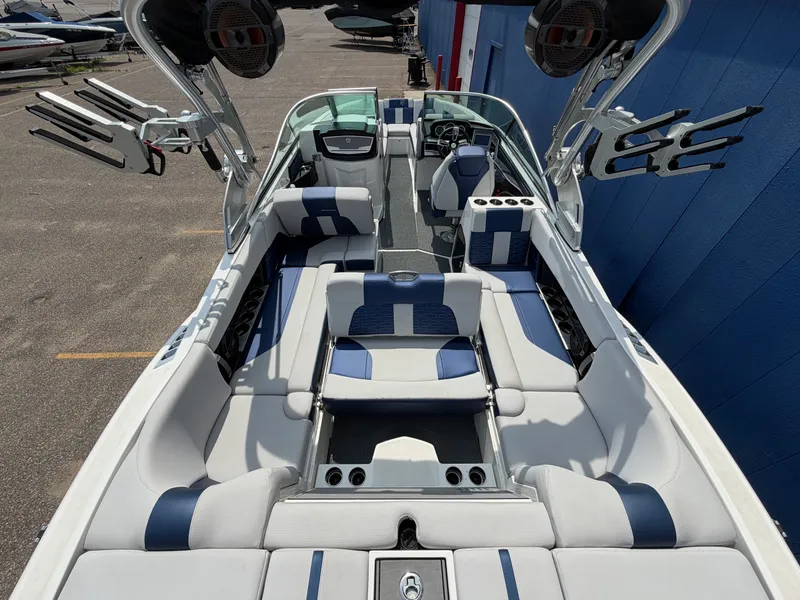 Slide: The Image of Mastercraft X26 2019 - 11