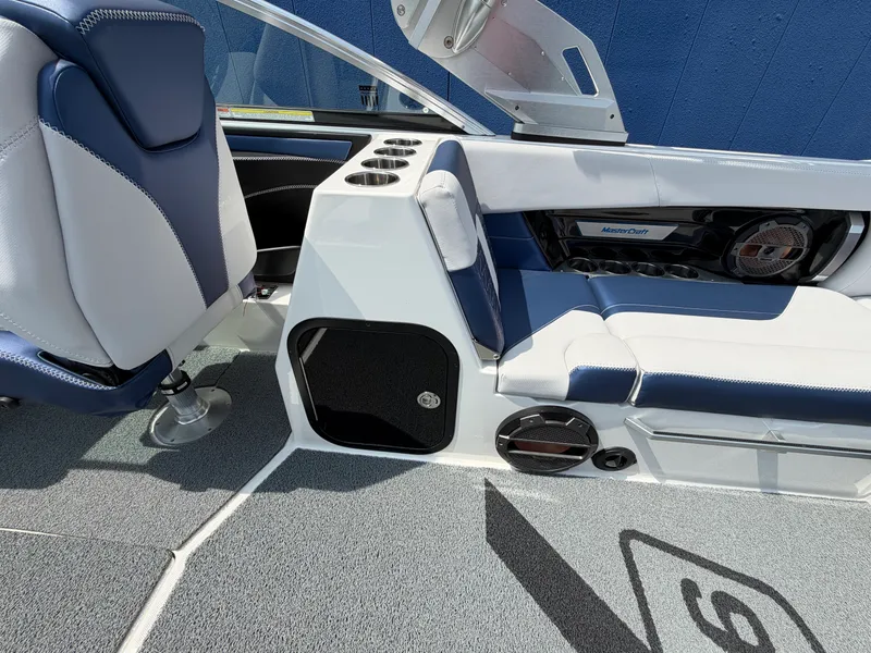 Slide: The Image of Mastercraft X26 2019 - 20