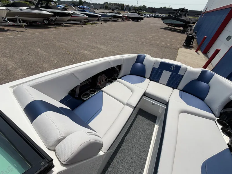 Slide: The Image of Mastercraft X26 2019 - 40