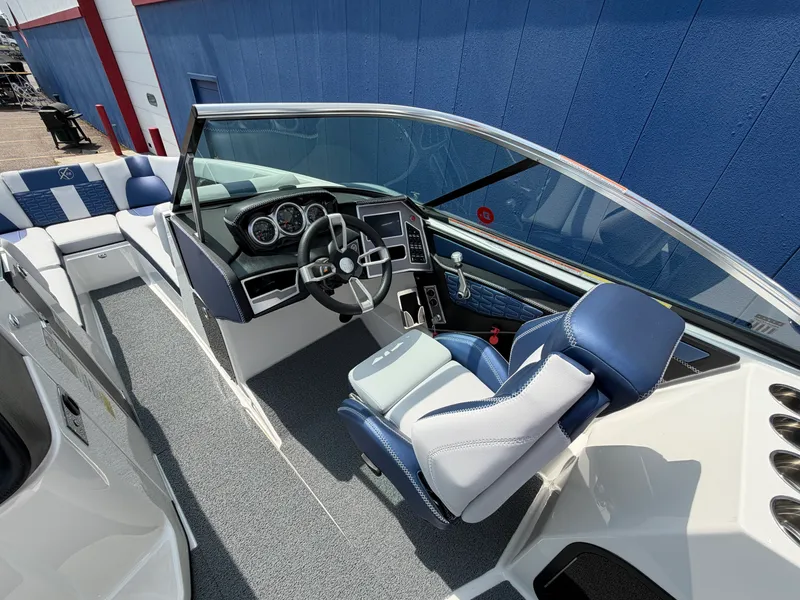 Slide: The Image of Mastercraft X26 2019 - 34