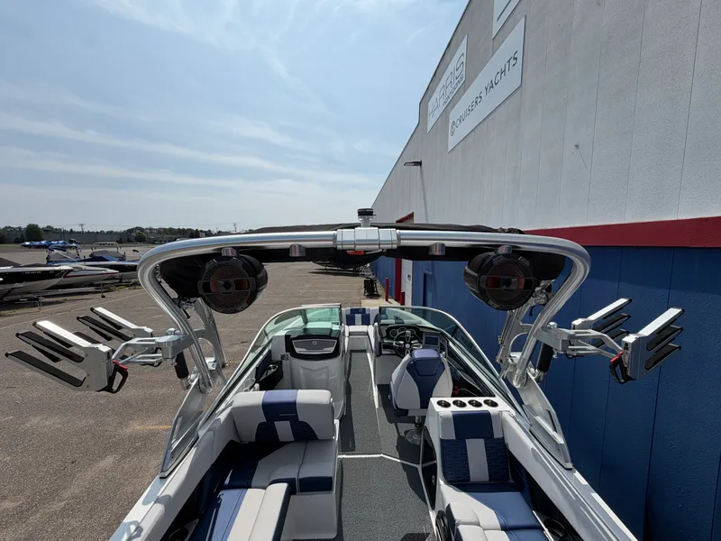 Slide: The Image of Mastercraft X26 2019 - 9