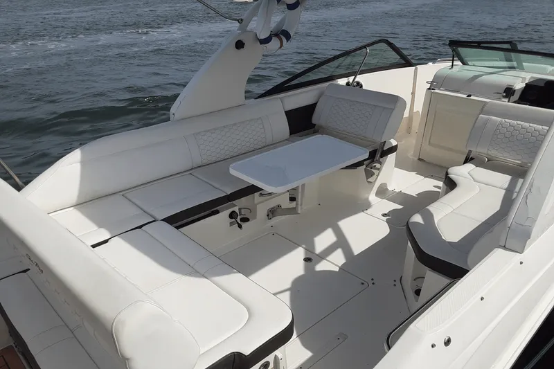 Slide: The Image of Sea Ray 250 SDX-OB 2019 - 21