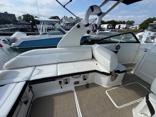 Slide: The Image of Sea Ray 250 SDX-OB 2019 - 33
