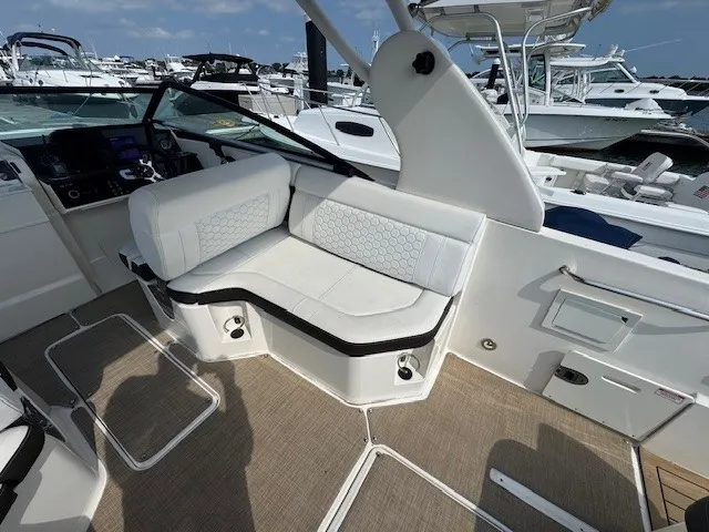 Slide: The Image of Sea Ray 250 SDX-OB 2019 - 34