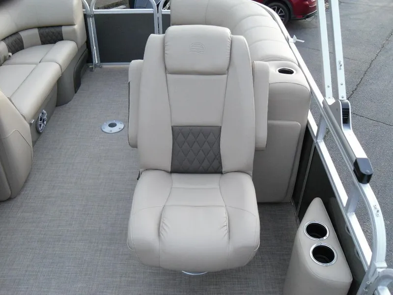 Slide: The Image of 2023 Sun Tracker PARTY BARGE® 22 XP3 beige captain's chair on deck. - 30
