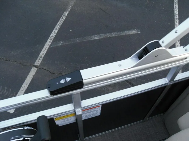 Slide: The Image of 2023 Sun Tracker PARTY BARGE® 22 XP3 railing and latch mechanism. - 33