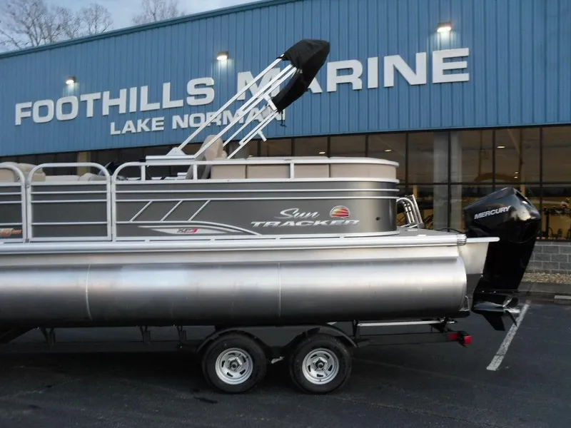 Slide: The Image of 2023 Sun Tracker PARTY BARGE® 22 XP3 pontoon boat at Foothills Marine Lake Norman. - 4
