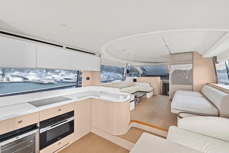 Slide: The Image of Azimut Fly 68 2026 - 12