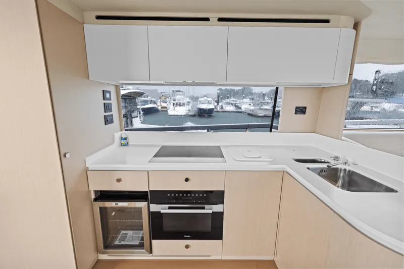 Slide: The Image of Azimut Fly 68 2026 - 15