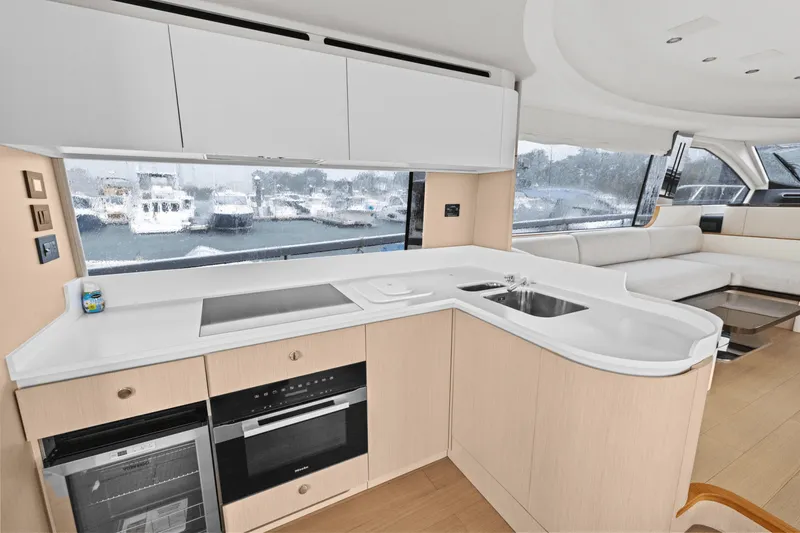 Slide: The Image of Azimut Fly 68 2026 - 16