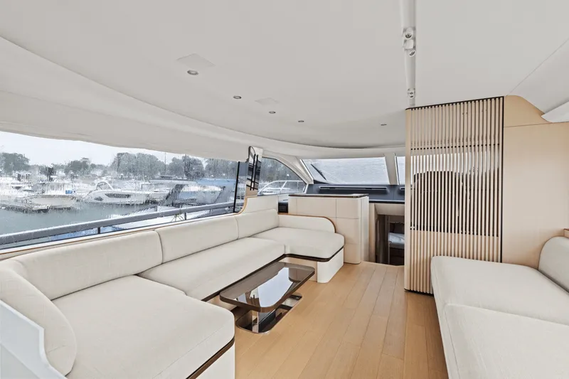 Slide: The Image of Azimut Fly 68 2026 - 17