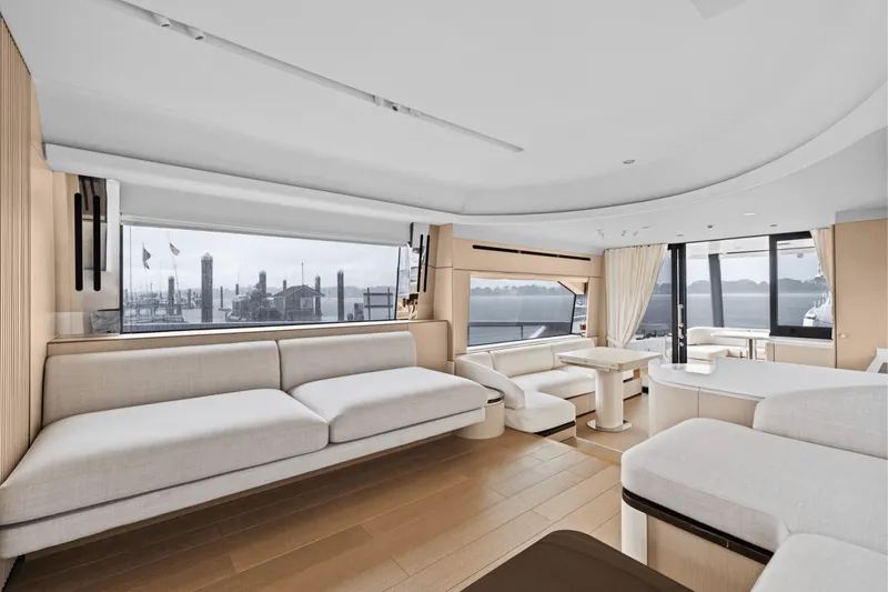 Slide: The Image of Azimut Fly 68 2026 - 18