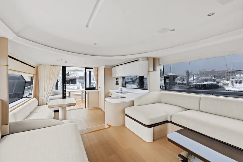 Slide: The Image of Azimut Fly 68 2026 - 19