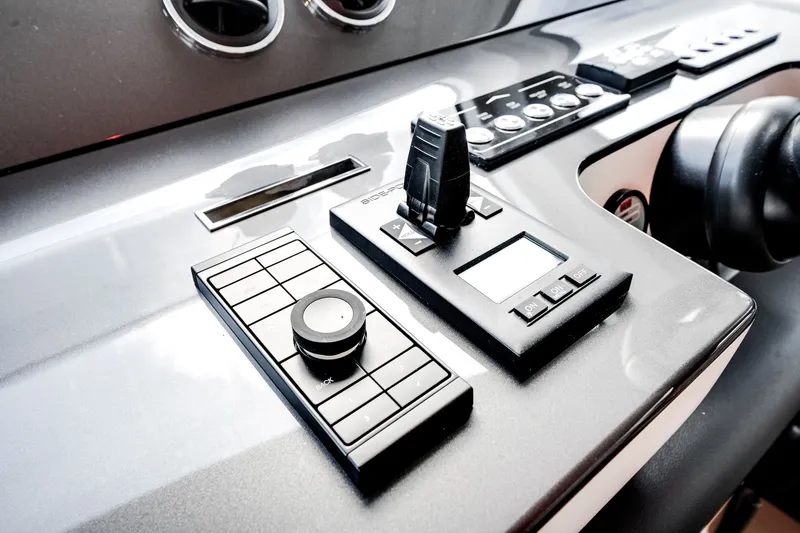 Slide: The Image of Azimut Fly 68 2026 - 25