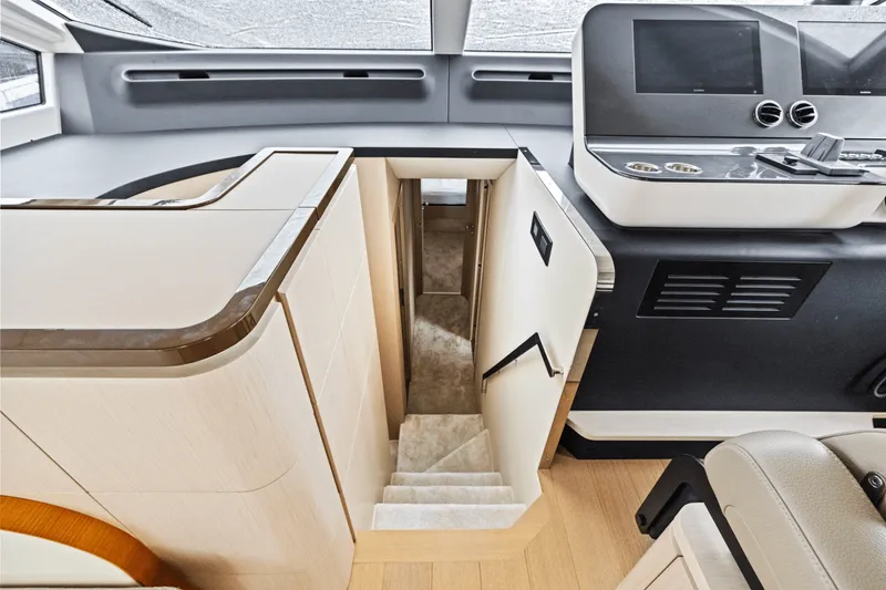 Slide: The Image of Azimut Fly 68 2026 - 27