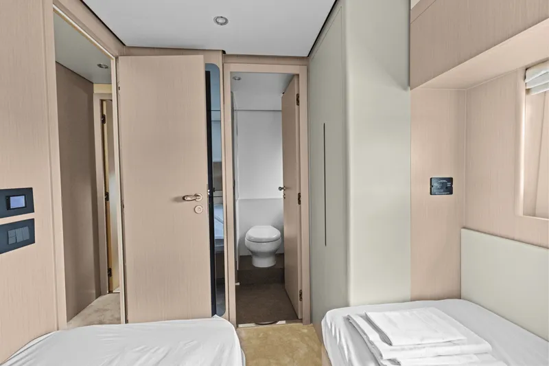 Slide: The Image of Azimut Fly 68 2026 - 33