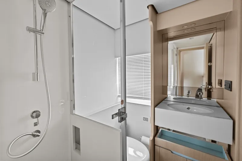 Slide: The Image of Azimut Fly 68 2026 - 35