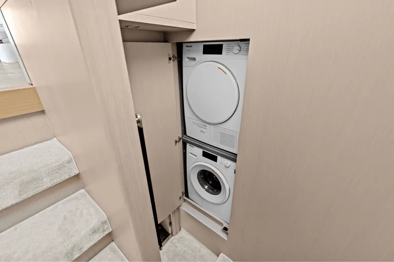 Slide: The Image of Azimut Fly 68 2026 - 41