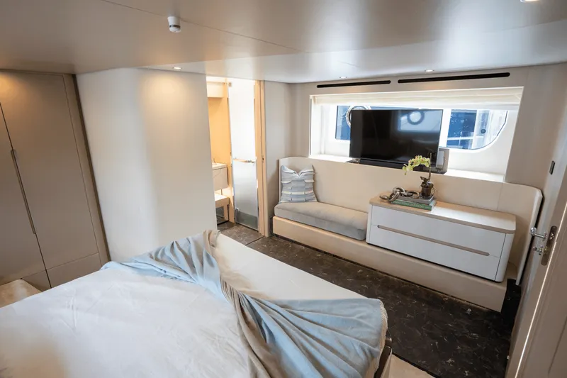 Slide: The Image of Azimut Fly 68 2026 - 43