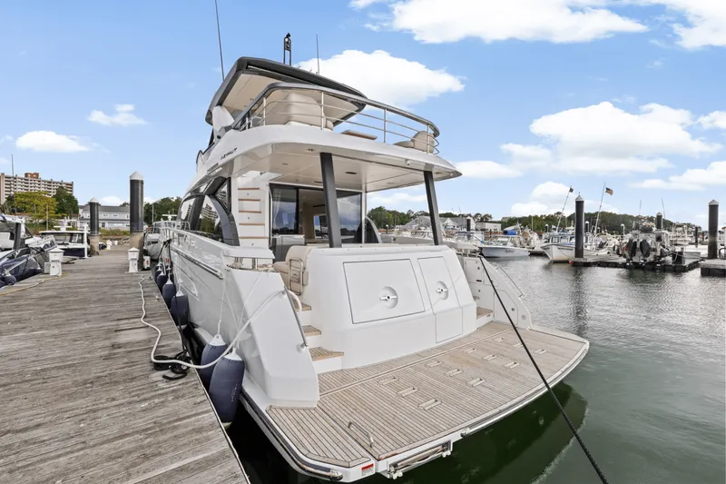 Slide: The Image of Azimut Fly 68 2026 - 5