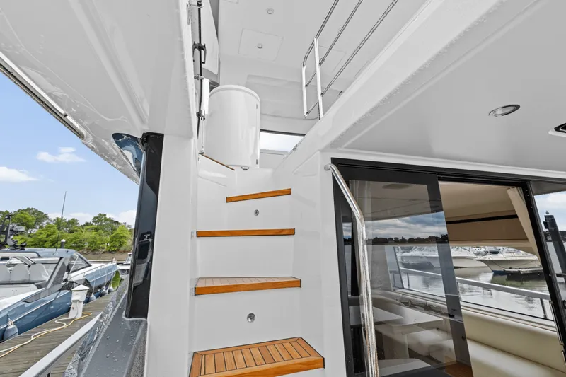 Slide: The Image of Azimut Fly 68 2026 - 55