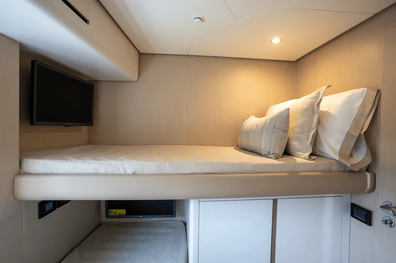 Slide: The Image of Azimut Fly 68 2026 - 38