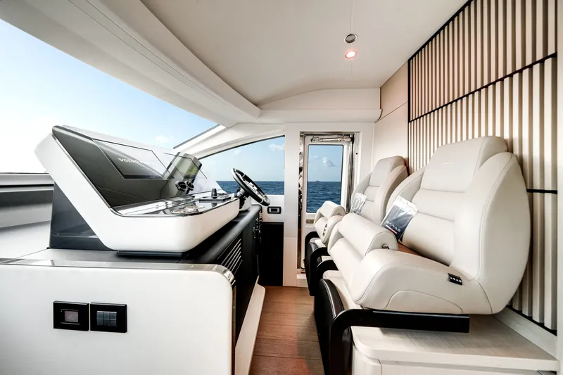 Slide: The Image of Azimut Fly 68 2026 - 21
