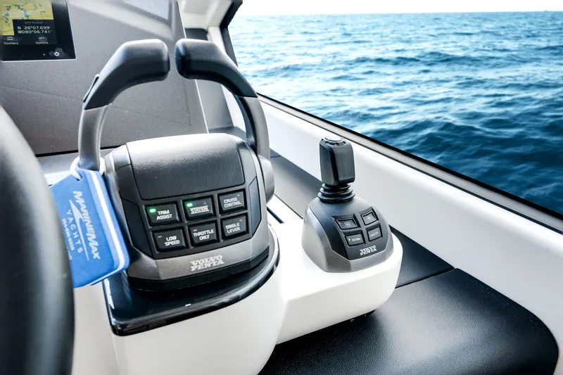 Slide: The Image of Azimut Fly 68 2026 - 24
