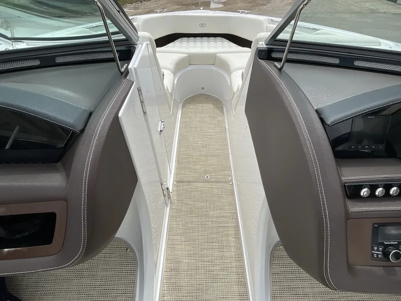 Slide: The Image of Cobalt R3 Surf 2017 - 246