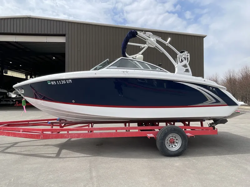 Slide: The Image of Cobalt R3 Surf 2017 - 260