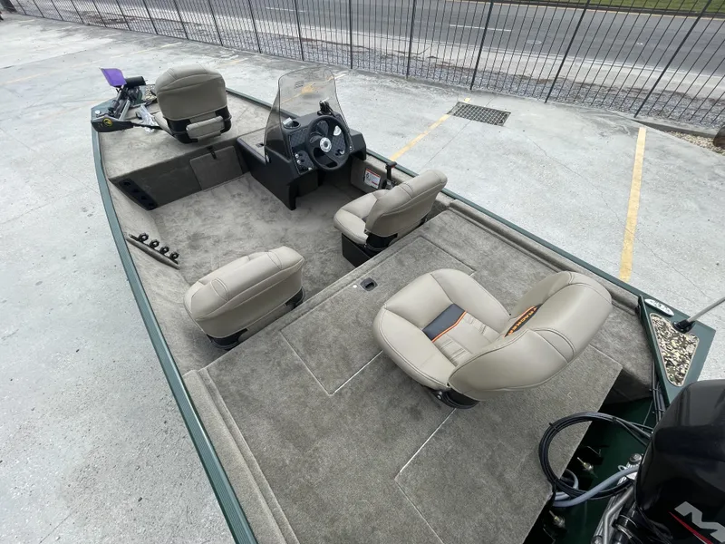 Slide: The Image of Tracker Bass Tracker Classic Limited 2025 - 3