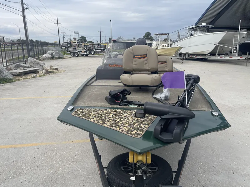 Slide: The Image of Tracker Bass Tracker Classic Limited 2025 - 5