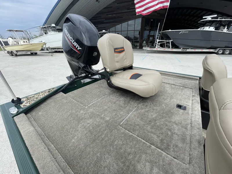 Slide: The Image of Tracker Bass Tracker Classic Limited 2025 - 7