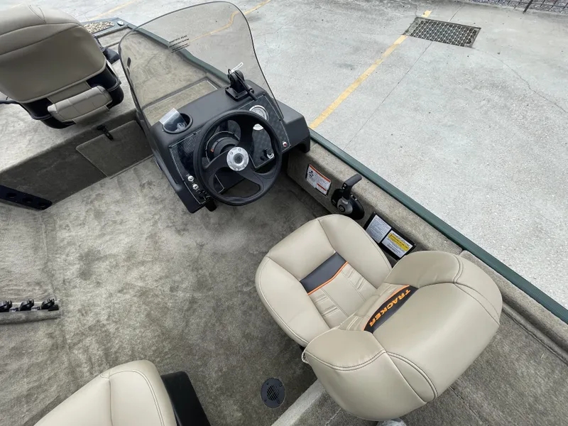 Slide: The Image of Tracker Bass Tracker Classic Limited 2025 - 8