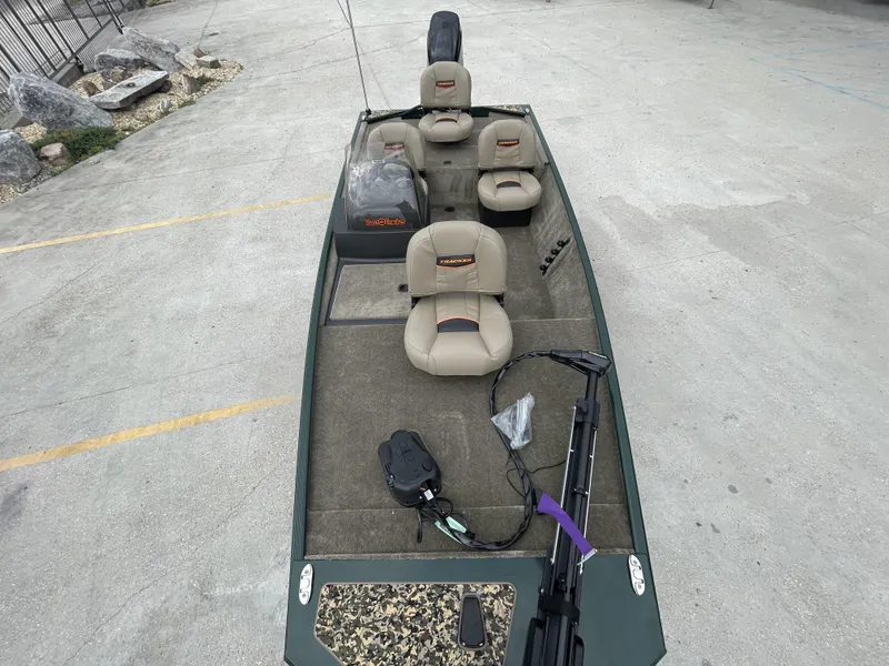 Slide: The Image of Tracker Bass Tracker Classic Limited 2025 - 9