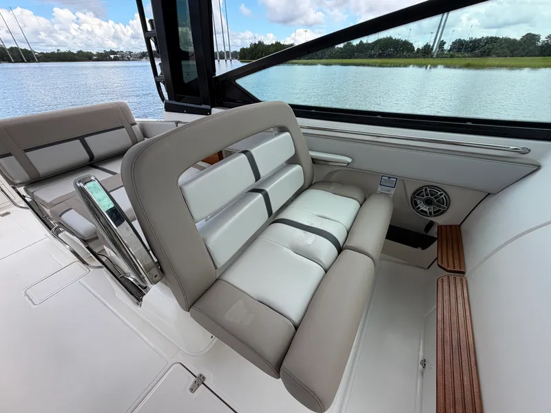Slide: The Image of Boston Whaler 330 Vantage 2026 - 30