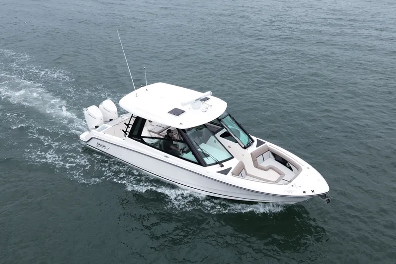 Slide: The Image of Boston Whaler 330 Vantage 2026 - 10