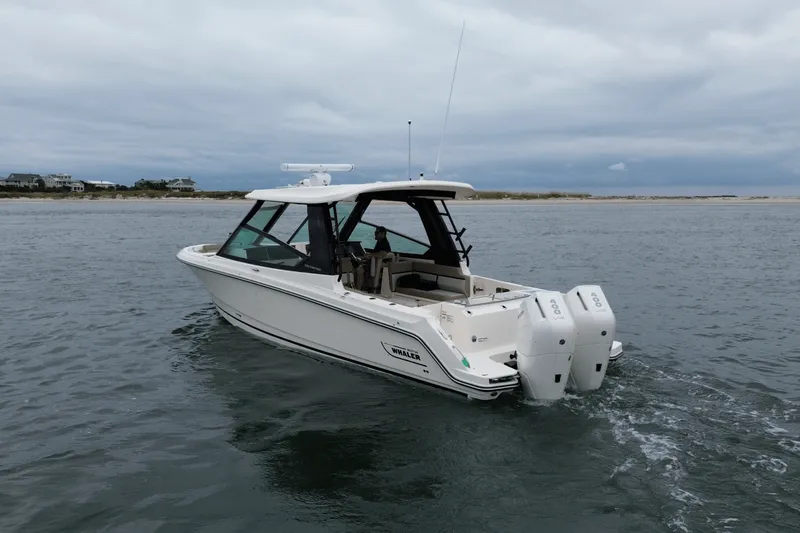 Slide: The Image of Boston Whaler 330 Vantage 2026 - 11