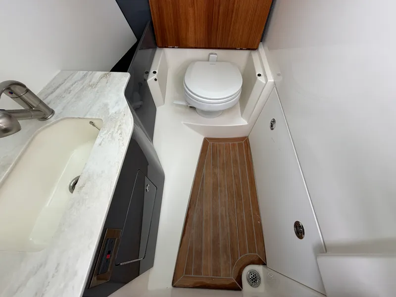Slide: The Image of Boston Whaler 330 Vantage 2026 - 41