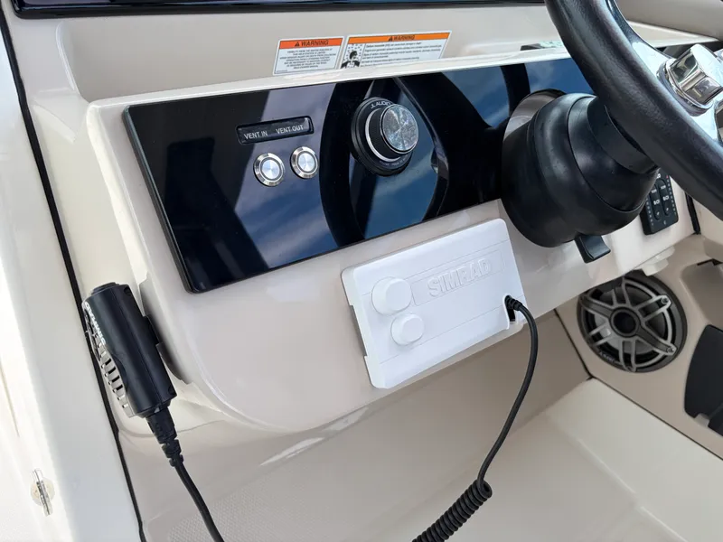 Slide: The Image of Boston Whaler 330 Vantage 2026 - 35