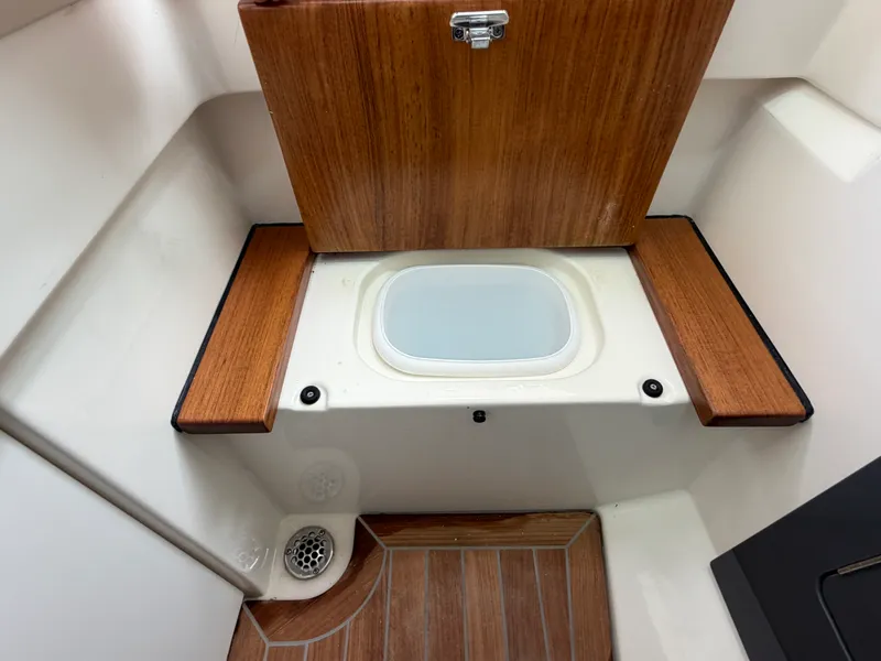 Slide: The Image of Boston Whaler 330 Vantage 2026 - 42