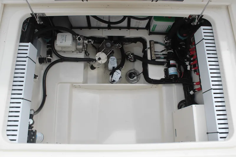 Slide: The Image of Boston Whaler 330 Vantage 2026 - 25