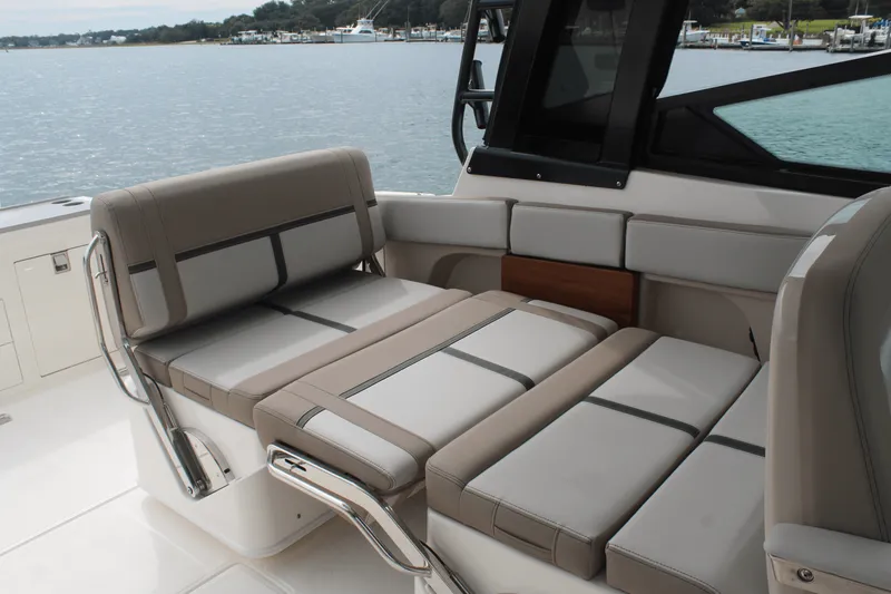 Slide: The Image of Boston Whaler 330 Vantage 2026 - 29