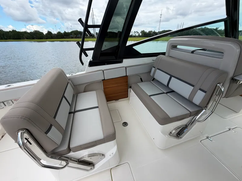 Slide: The Image of Boston Whaler 330 Vantage 2026 - 26