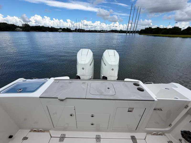 Slide: The Image of Boston Whaler 330 Vantage 2026 - 5